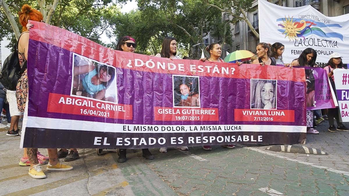 Los casos de mujeres desaparecidas en Mendoza también se mostraron durante la movilización del colectivo Ni una menos.