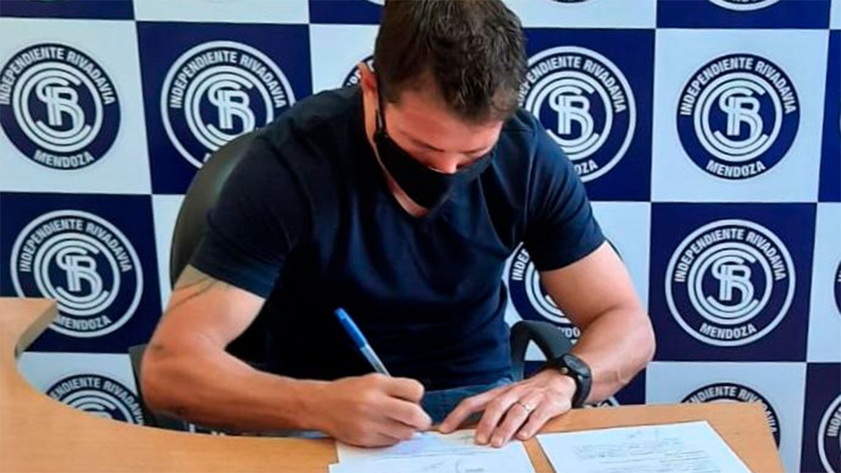 El Gordo Sperdutti firmó contrato y es jugador de la Lepra. ().