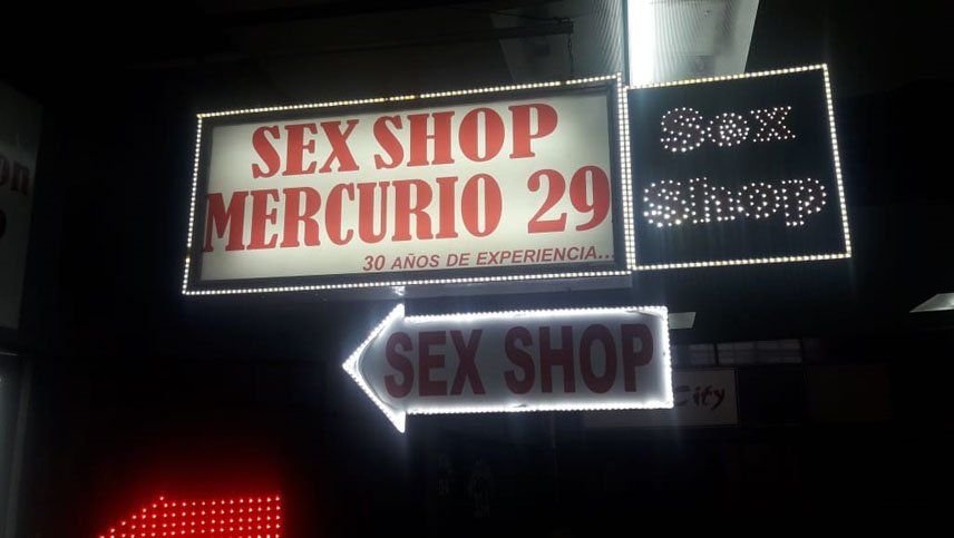 Los mendocinos se alejan de los prejuicios y se acercan al Sex Shop