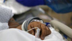Un caradura. Lo estaban por intubar y le dijo a su mujer que estaba de novio con su amiga.