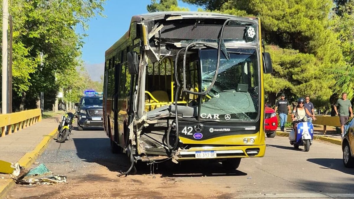 La trompa del 900 quedó destruida.