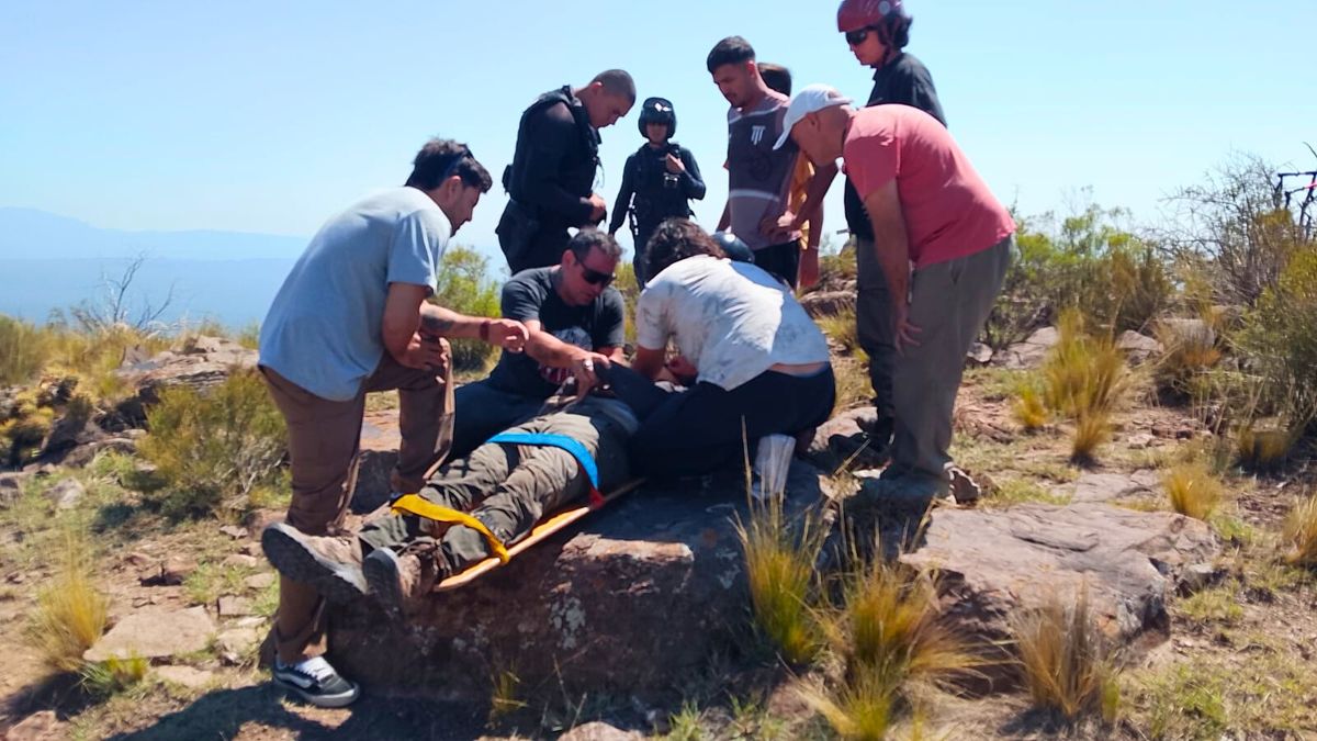 Un hombre que hacía parapente sufrió un accidente en el Cerro Arco