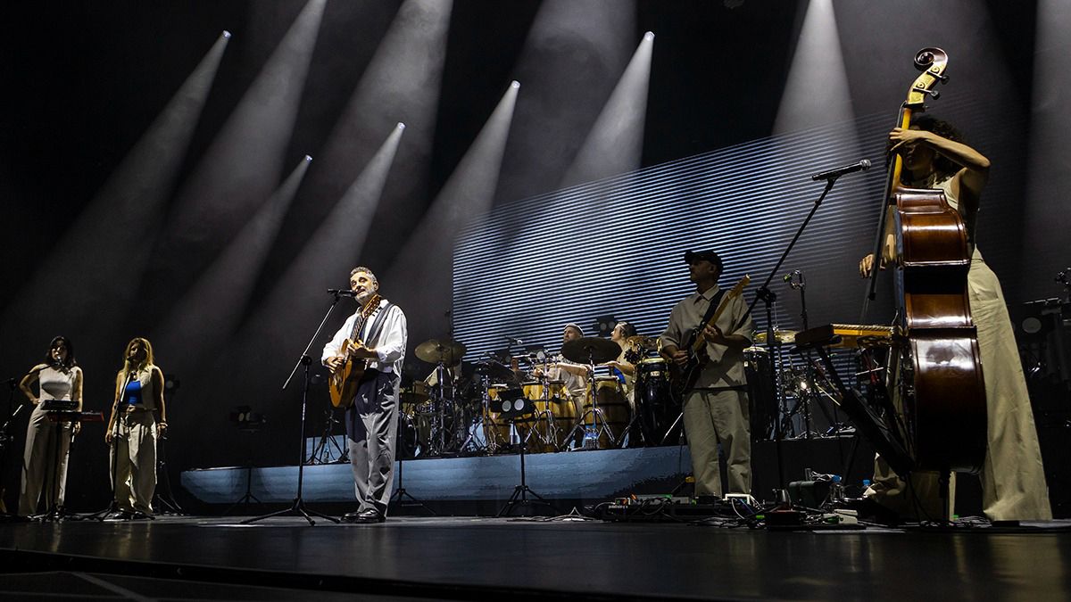 Drexler sonó impecable junto a su nueva banda. Drexler sonó impecable junto a su nueva banda.