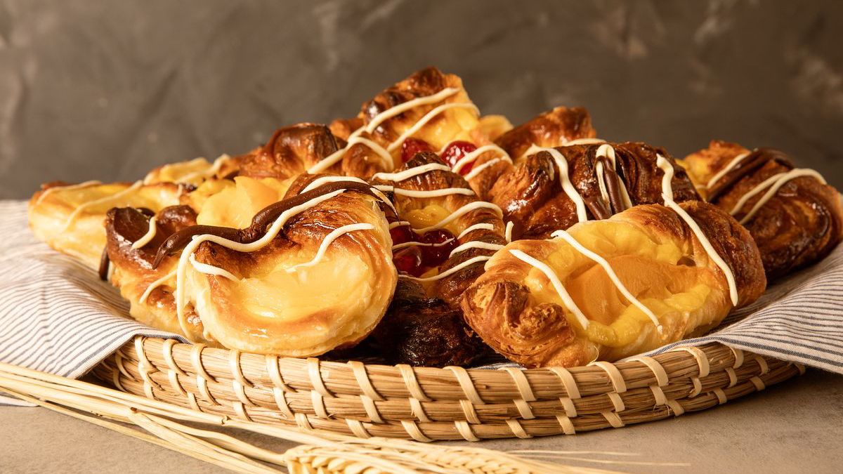 Los tipos de facturas más conocidas son las medualinas, moñitos, cañoncitos, molinetes, bolas de fraile, bombas y libritos. Los tipos de facturas más conocidas son las medualinas, moñitos, cañoncitos, molinetes, bolas de fraile, bombas y libritos.