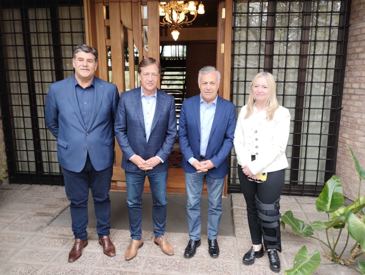 La foto de la transición, en la residencia oficial. La foto de la transición, en la residencia oficial. 