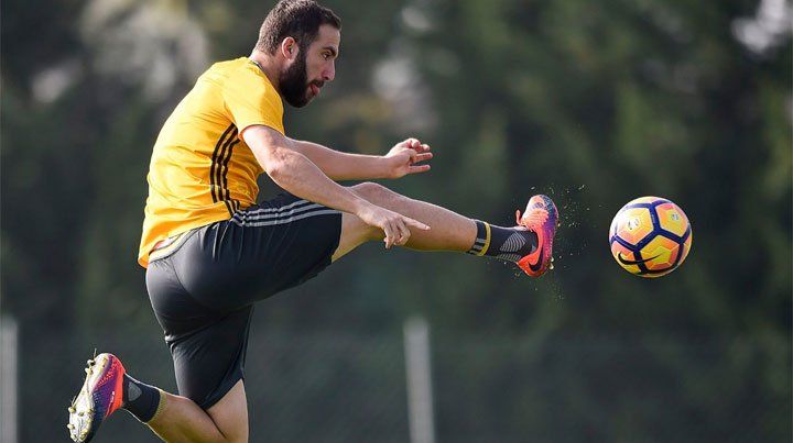 Higuaín y una videollamada oculta: Beban y lleguen borrachos al partido