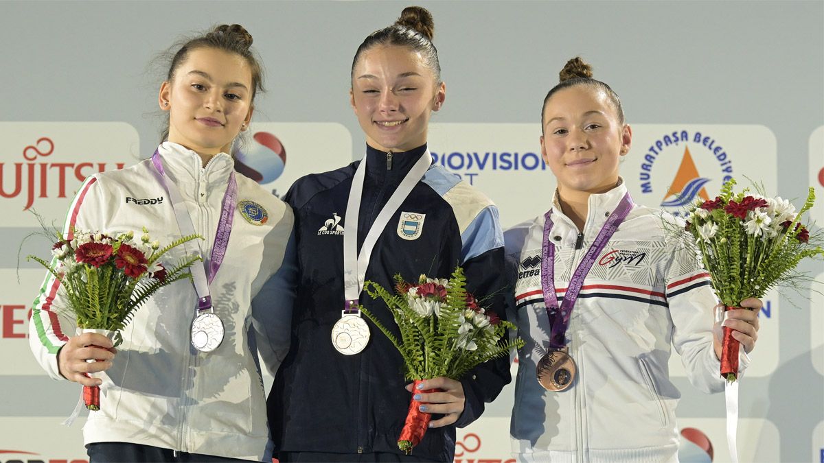 La joven gimnasta argentina Mia Mainardi hizo historia en el Mundial Junior de Turquía.