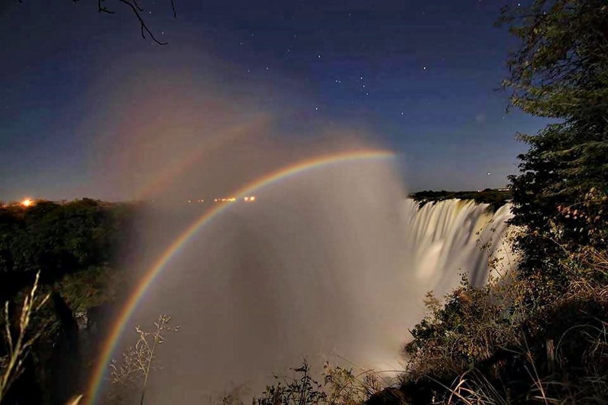 Este fenómeno son mucho más raros, débiles y pequeños que sus equivalentes diurnos. Este fenómeno son mucho más raros, débiles y pequeños que sus equivalentes diurnos. 