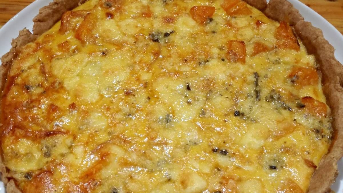 Recetas: cómo hacer tarta de cebolla caramelizada y queso roquefort con 5 ingredientes y en 30 minutos. Recetas: cómo hacer tarta de cebolla caramelizada y queso roquefort con 5 ingredientes y en 30 minutos.