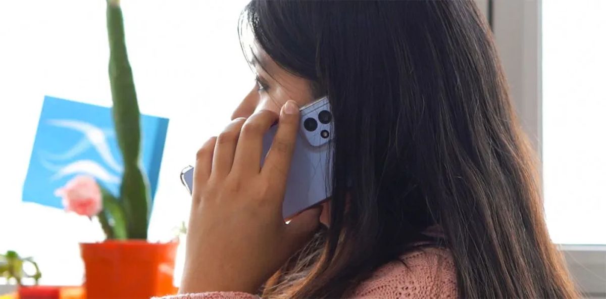 Las voluntarias y voluntarios del Centro de Ayuda al Suicida atienden llamados dos horas por semana para asistir a personas en crisis Las voluntarias y voluntarios del Centro de Ayuda al Suicida atienden llamados dos horas por semana para asistir a personas en crisis
