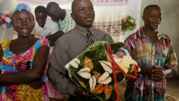 La felicidad desborda a Sierra Leona: sobreviviente al ébola dio a luz