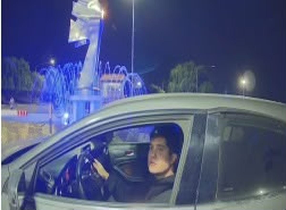 Gonzalo Agustín Gómez en su Mercedes Benz, en uno de los ingresos al barrio Dalvian. El mismo auto que usaron para robar. Gonzalo Agustín Gómez en su Mercedes Benz, en uno de los ingresos al barrio Dalvian. El mismo auto que usaron para robar.