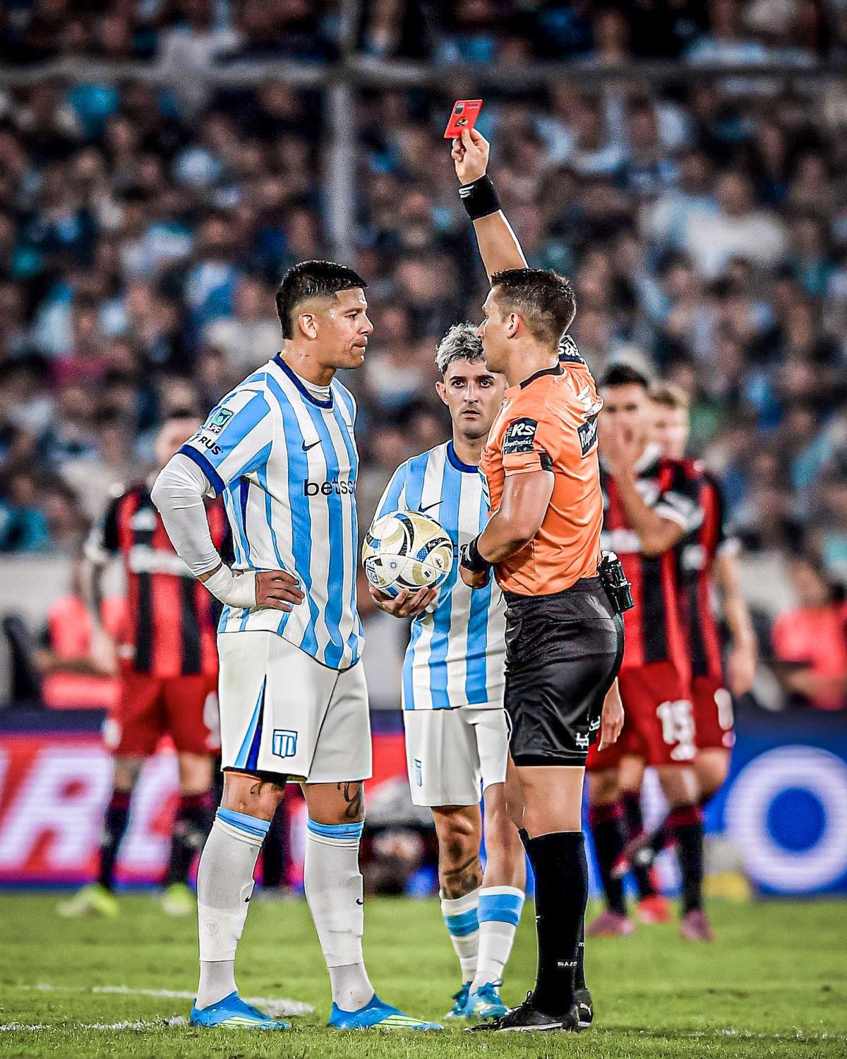 Marcos Rojo fue expulsado contra River por tercera vez.