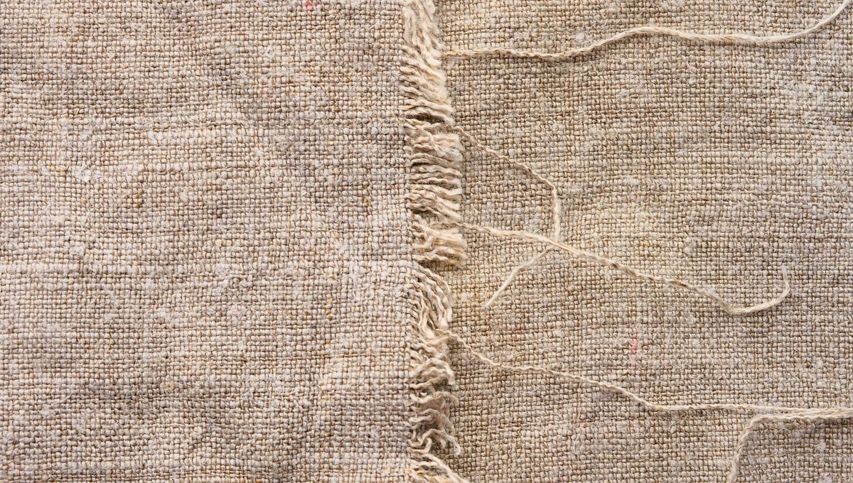 Con un poco de hilo se pueden arreglar prendas de ropa, reutilizar telas y crear accesorios sencillos. Con un poco de hilo se pueden arreglar prendas de ropa, reutilizar telas y crear accesorios sencillos. 