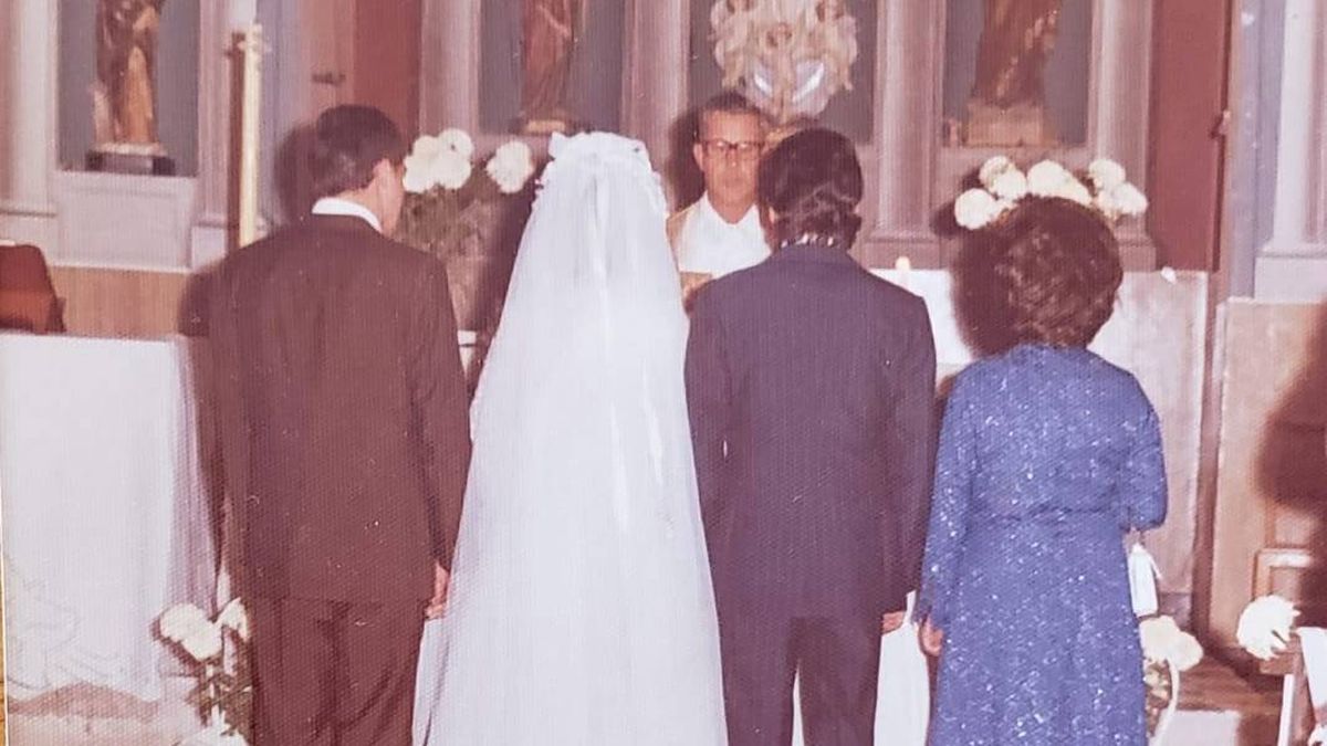 Miles de casamientos se realizaron en la capilla, hoy parroquia. La imagen es de los años '80. Miles de casamientos se realizaron en la capilla, hoy parroquia. La imagen es de los años '80.