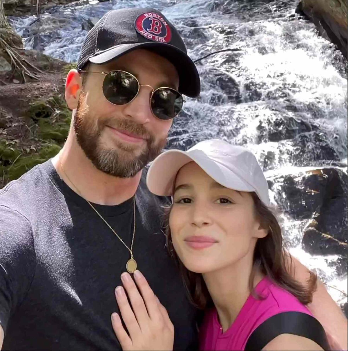 Chris Evans y Alba Baptista. Chris Evans y Alba Baptista. 