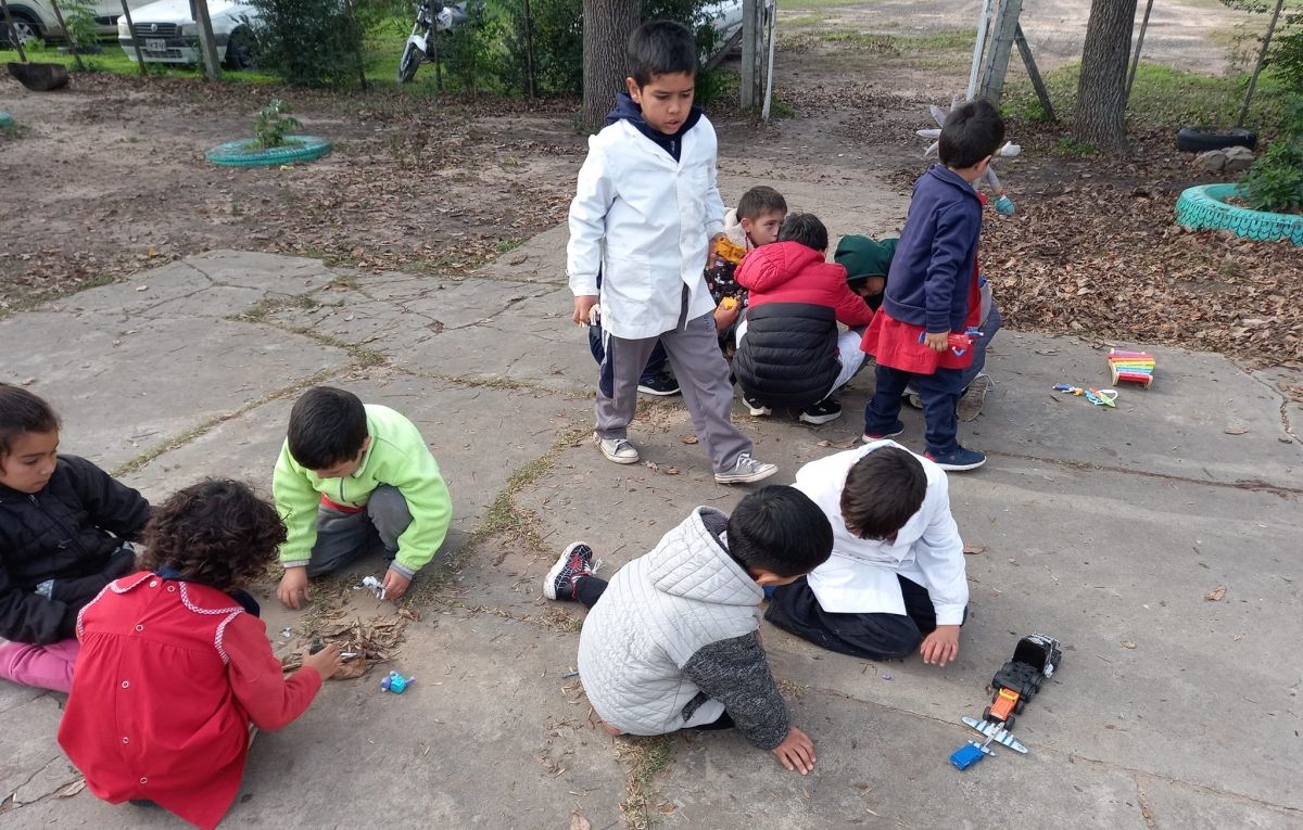 La UNCuyo desarrolló una investigación sobre lo qué más les gusta a los chicos de la Escuela y la respuesta fue el recreo y la cancha. La UNCuyo desarrolló una investigación sobre lo qué más les gusta a los chicos de la Escuela y la respuesta fue el recreo y la cancha.