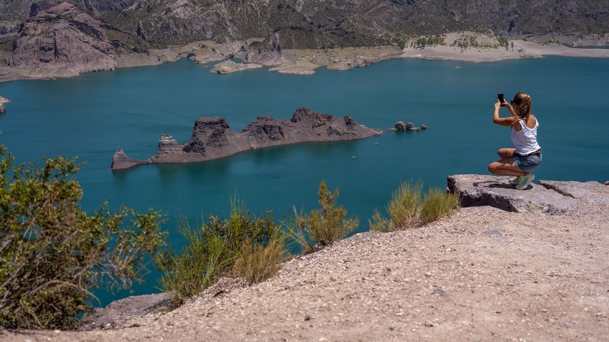 Contemplar la belleza de los paisajes de Valle Grande es toda una experiencia en sí misma. Contemplar la belleza de los paisajes de Valle Grande es toda una experiencia en sí misma.