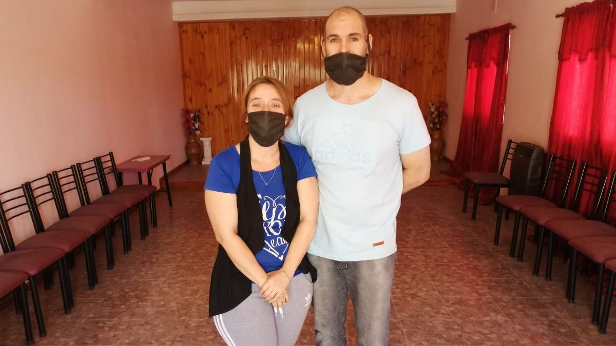 Ariel, su esposa y su familia viven en la iglesia Filadelfia.