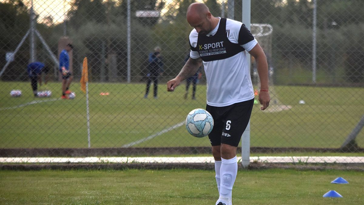 Diego Pozo ya tiene los once para el debut ante Agropecuario