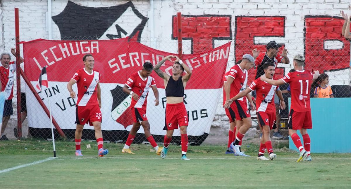 Santiago González festejó con mucha alegría el gol del triunfo del Deportivo Maipú ante el Lobo jujeño.