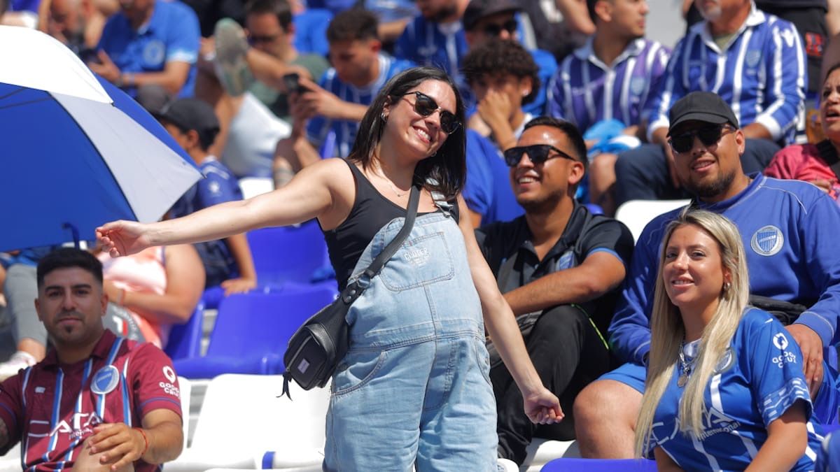 Los hinchas de Godoy Cruz dijeron presente en el Gambarte.