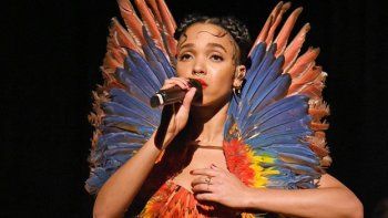 FKA Twigs aparece embarazada