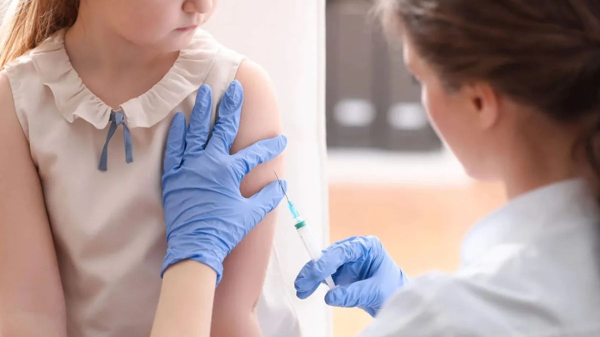 La vacuna contra el VPH, que causa el cáncer de cuello de útero, se reduce de dos dosis a una en el calendario nacional La vacuna contra el VPH, que causa el cáncer de cuello de útero, se reduce de dos dosis a una en el calendario nacional