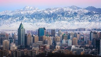 La ciudad más alejada del mar en todo el planeta Tierra: posee un clima único y más de 4 millones de habitantes La ciudad más alejada del mar en todo el planeta Tierra: posee un clima único y más de 4 millones de habitantes