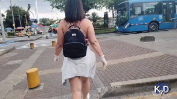Una actriz del cine adulto se desnudó en un colectivo