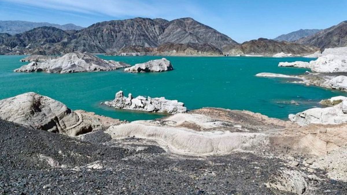 El dique es el principal atractivo de este pueblo.