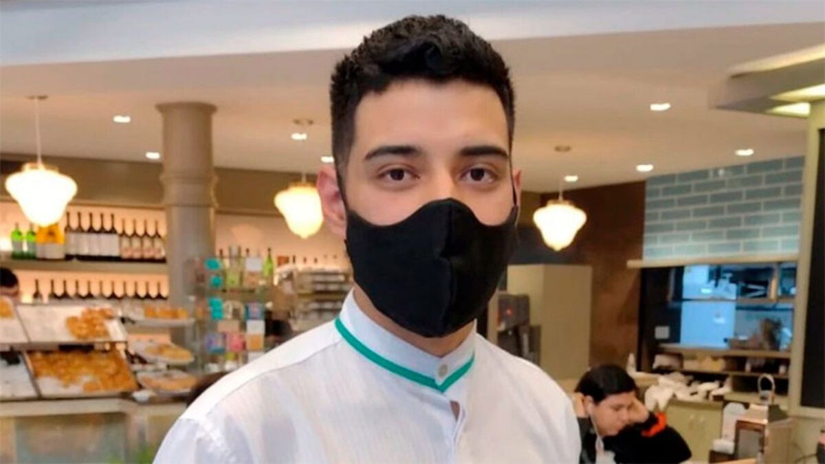 Un joven mozo encontró $800.000 pesos y los devolvió