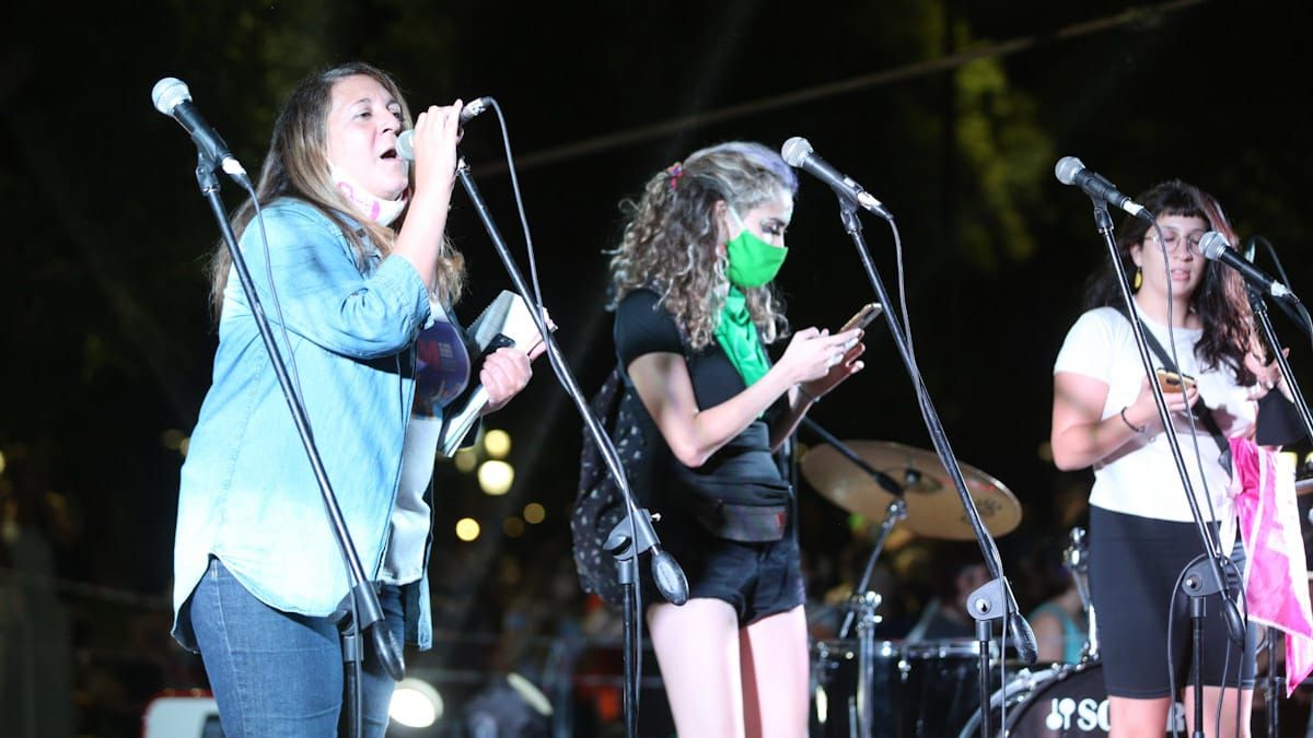 Miles de mujeres marcharon en Mendoza por el Día de la Mujer