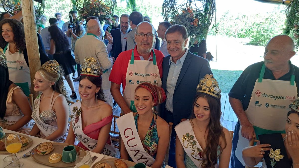 Pese a las polémicas por las reinas de la Vendimia, Marcelino Iglesias participó junto a su representante de Guaymallén, junto al gobernador Rodolfo Suarez.