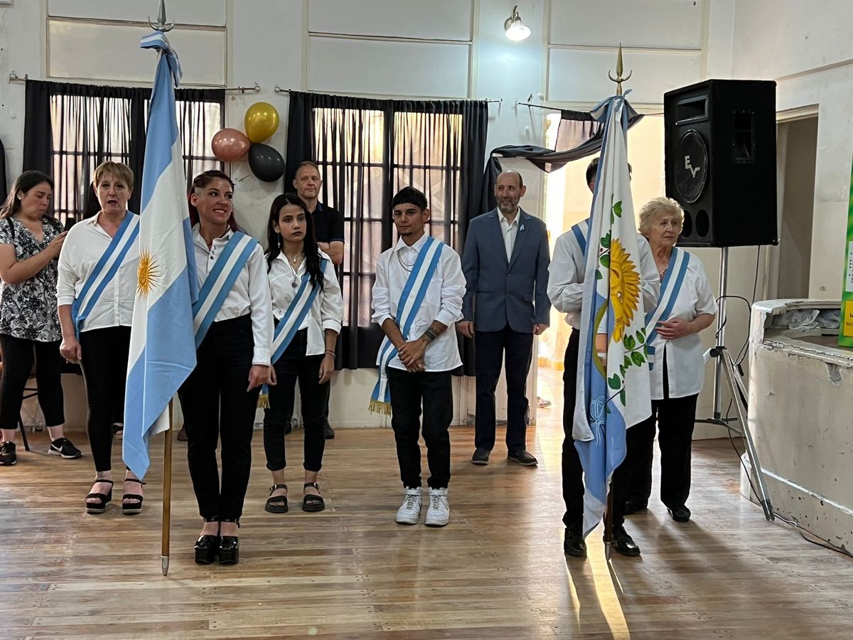 Iris salió segunda escolta provincial en el CENS 3-464 de calle Montes de Oca de Godoy Cruz. Iris salió segunda escolta provincial en el CENS 3-464 de calle Montes de Oca de Godoy Cruz.