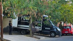 La Policía trabaja en el domicilio donde una pareja fue encontrada sin vida.