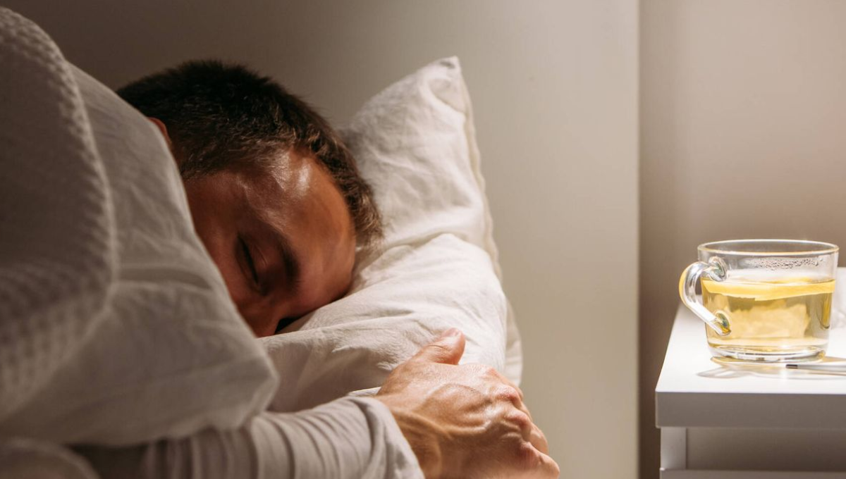 Esta es la infusión más efectiva para dormir y tener un sueño reparador, según los expertos