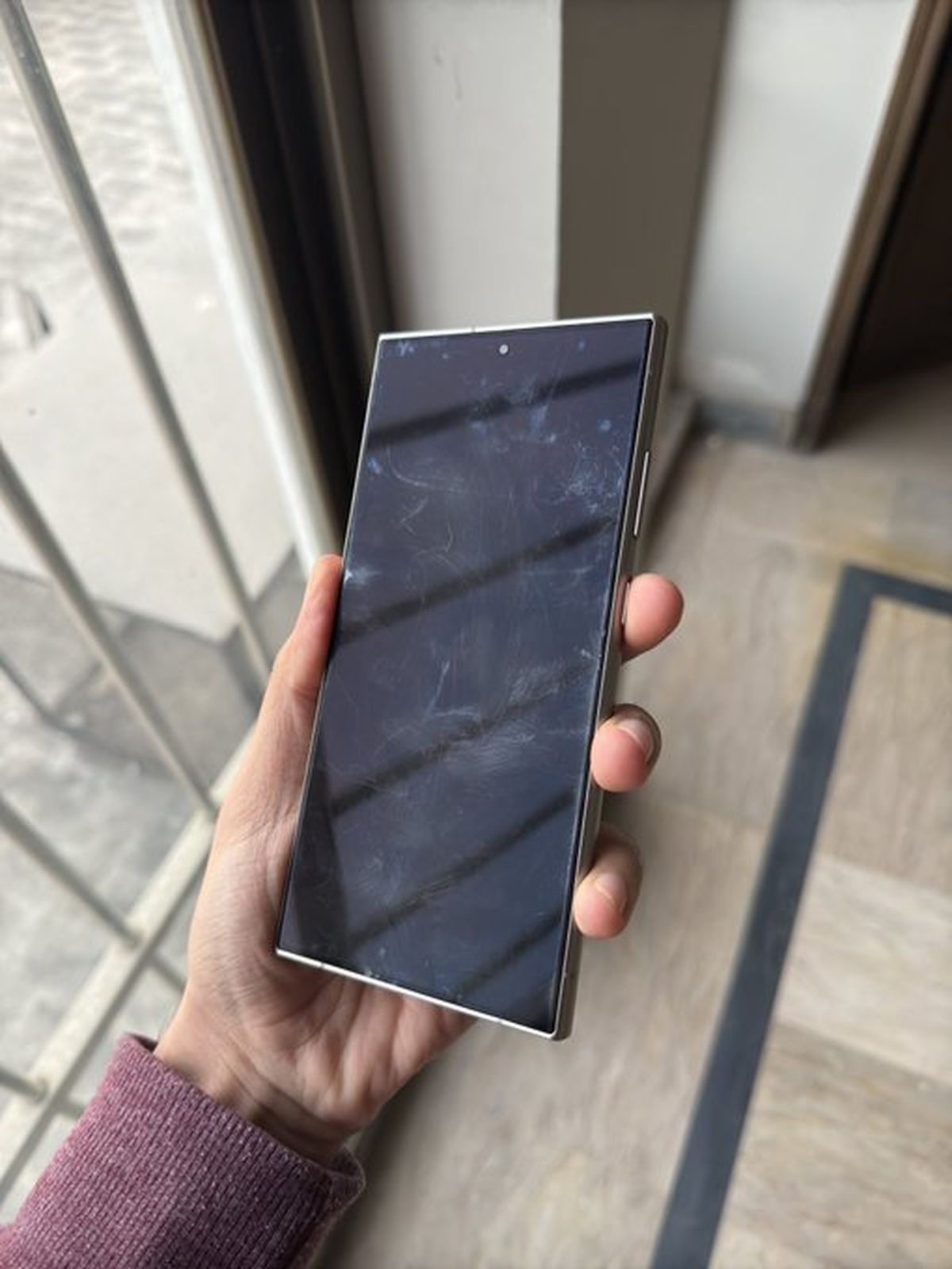 La pantalla de estos teléfonos presenta un notorio desgaste. Foto: X @xeetechcare La pantalla de estos teléfonos presenta un notorio desgaste. Foto: X @xeetechcare