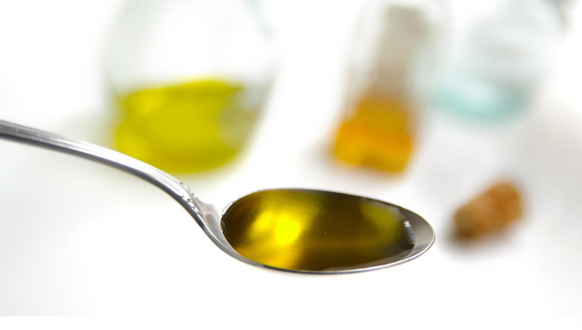 Por qué hay que tomar una cucharada de aceite de oliva y para qué sirve