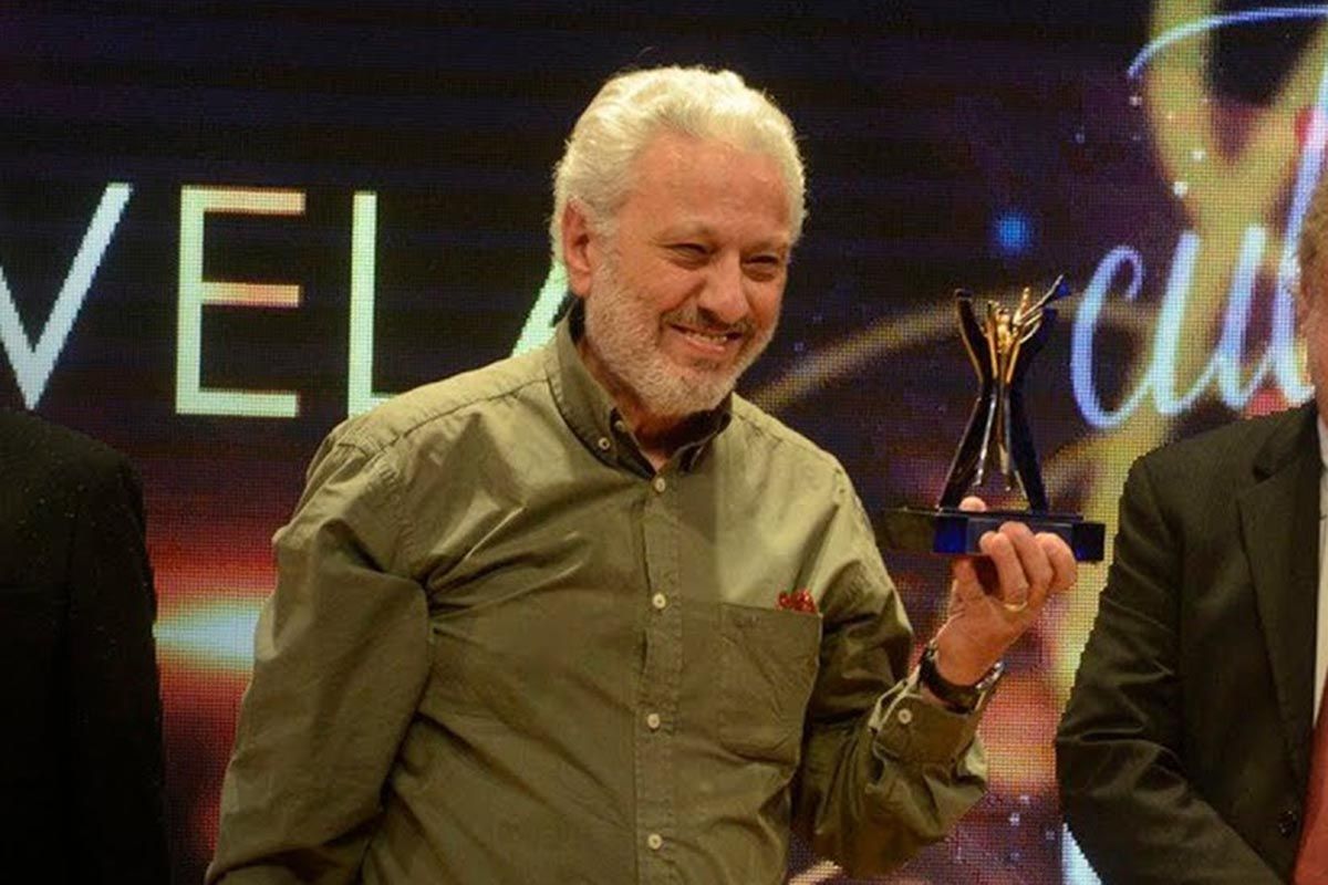 Marcelo Caruso en ocasión de recibir un reconocimiento.