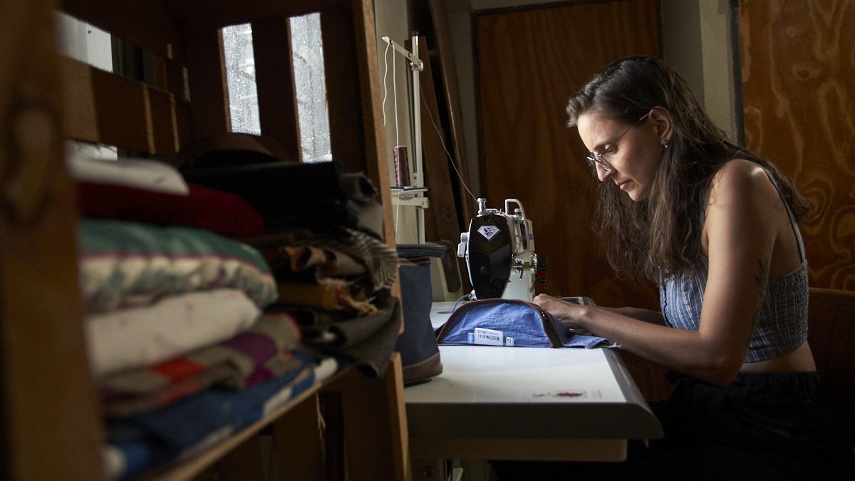Julieta explicó que siempre trabajó con el ecodiseño y la recuperación textil. Julieta explicó que siempre trabajó con el ecodiseño y la recuperación textil.
