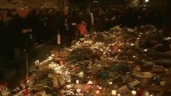Pánico en París después de una estampida en la Plaza de la República