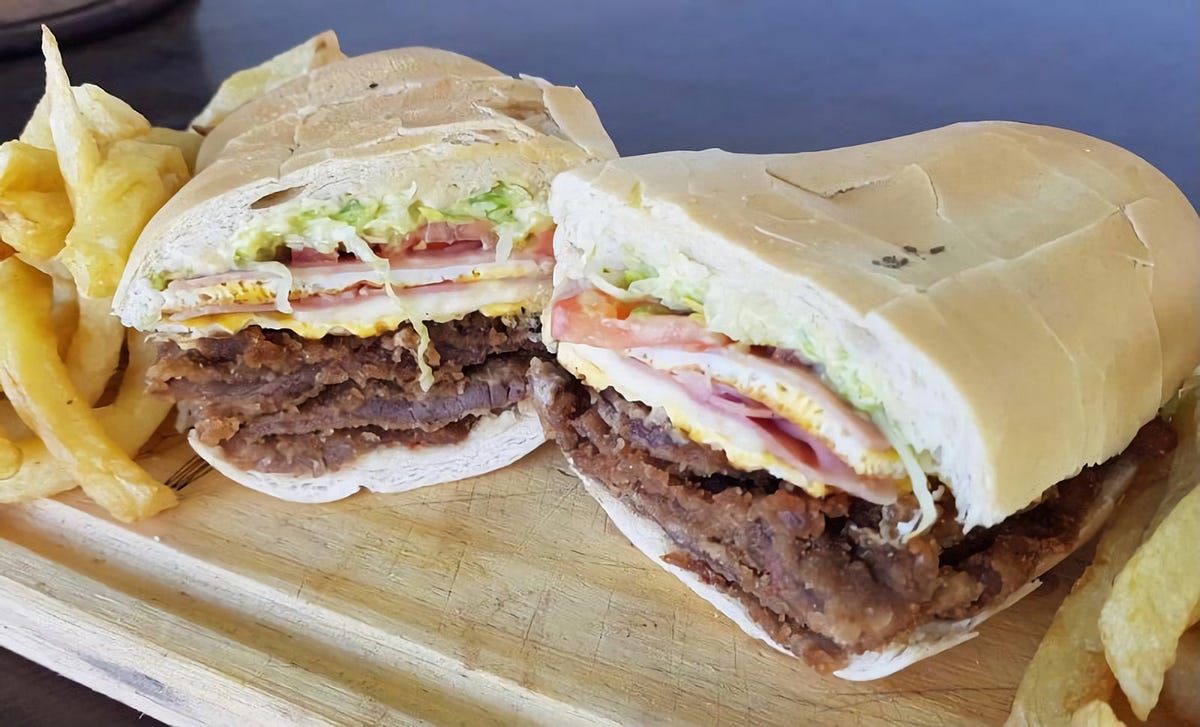 ¿Cuánto pagó? Pagó una fortuna por un sánguche de milanesa en Punta del Este. ¿Cuánto pagó? Pagó una fortuna por un sánguche de milanesa en Punta del Este.