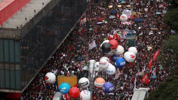 Un millón de brasileños salieron a protestar y y Bolsonaro les dijo idiotas
