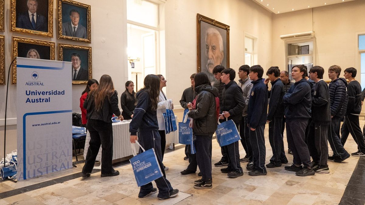 Estudiantes de Mendoza se acercan a la Legislatura para vivir Experiencia Austral.&nbsp;