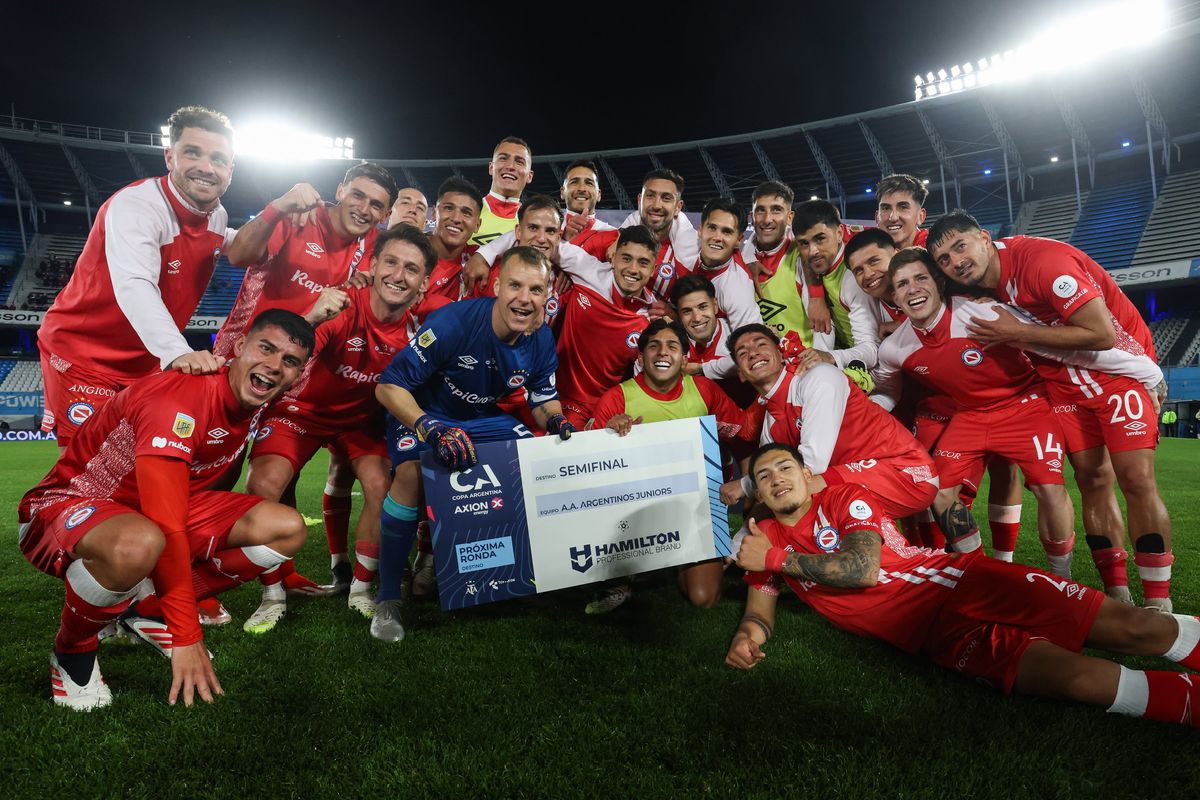 El Bicho eliminó a Lanús y espera rival.