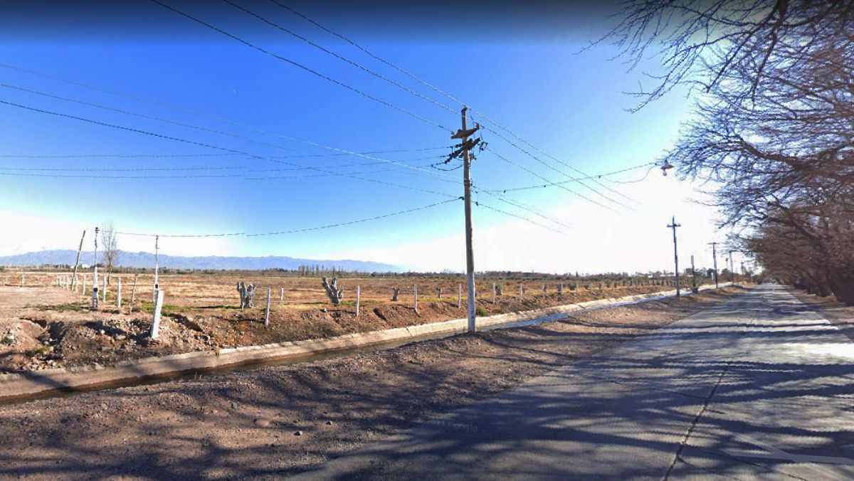 El cuerpo de un joven muerto fue hallado en el canal que corre paralelo a la calle Pescara, en Maipú. Se trató de Lautaro Spina, buscado desde el sábado.