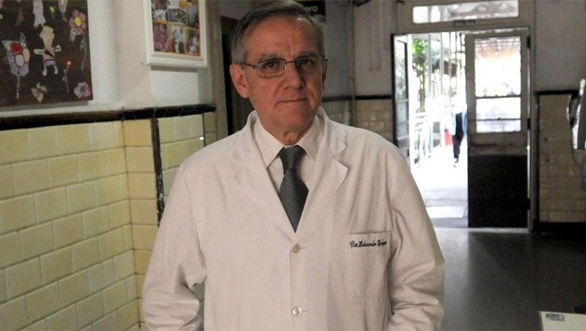 Eduardo López es infectólogo y asesora al Gobierno. Dice que hay que hacer más testeos para frenar al coronavirus y que la cuarentena sola no es suficiente. Foto: NA.