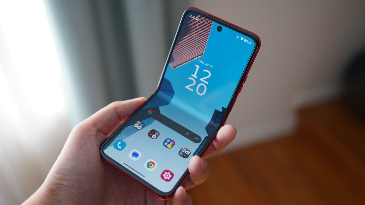 El móvil en oferta que tiene Amazon y es plegable.&nbsp;