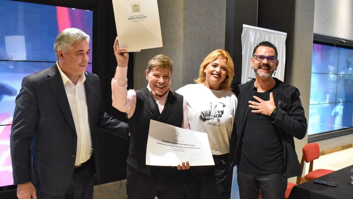 Gabriel Canci recibió un reconocimiento por su aporte a la cultura mendocina